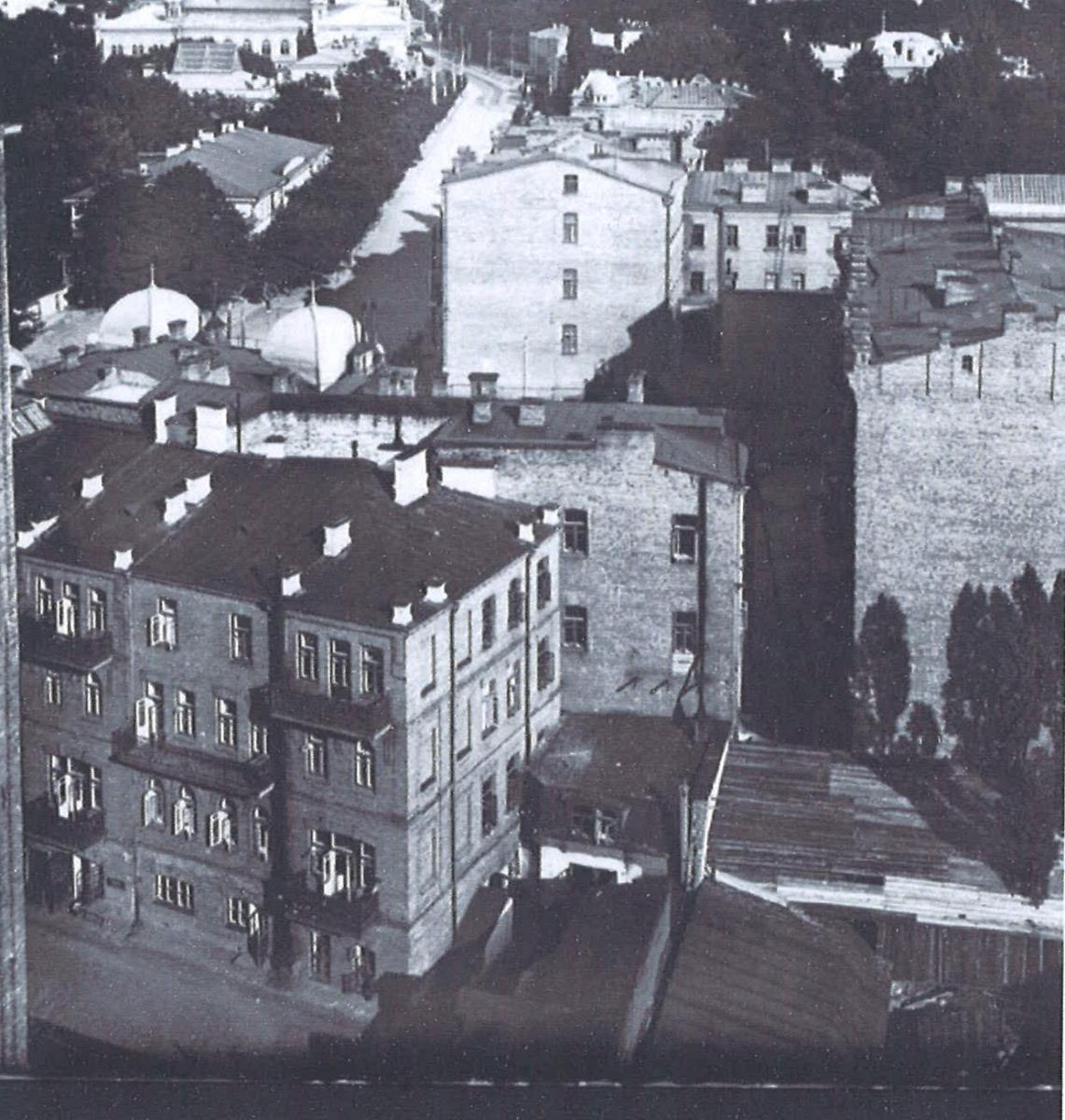 Панорама забудови вулиці Інститутської. Світлина 10-х років ХХ століття