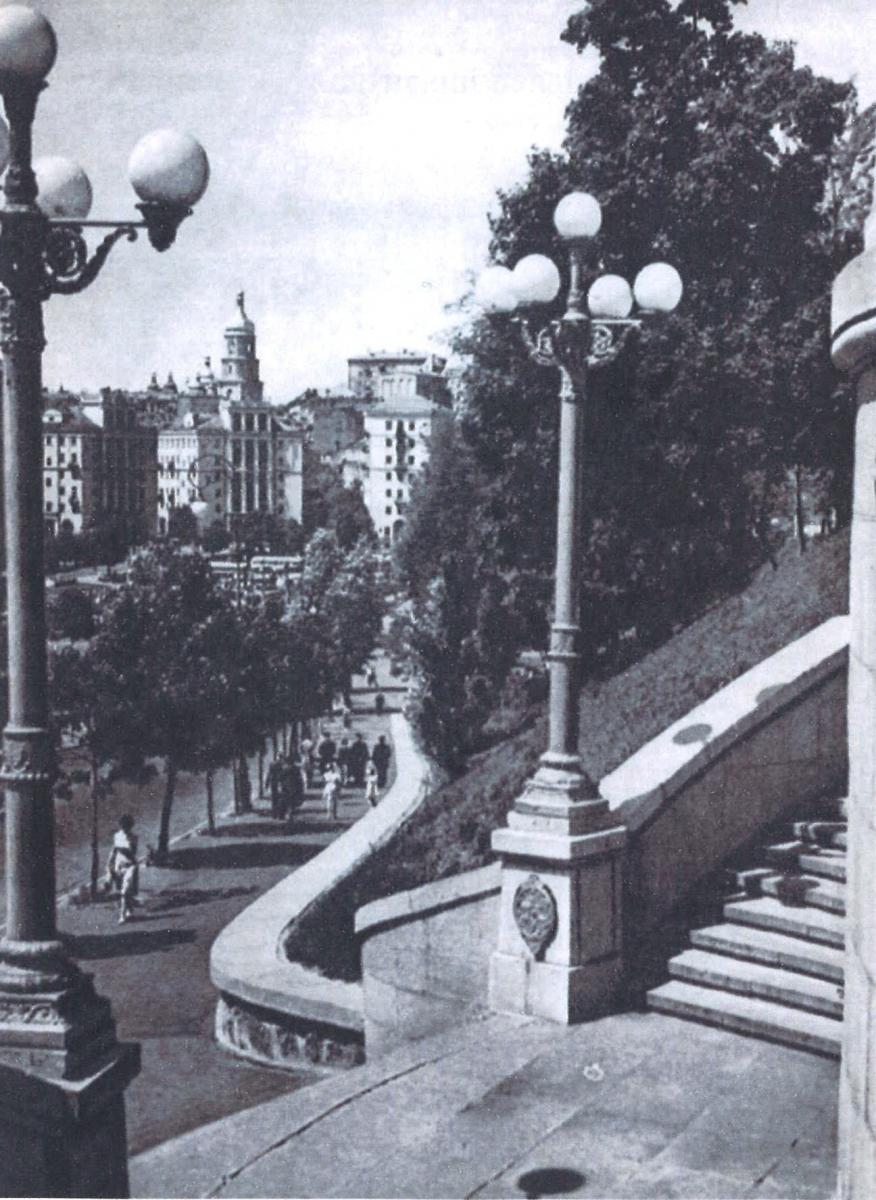 Благоустрій непарного боку вулиці Жовтневої революції  (нині алеї Героїв Небесної Сотні). Світлина 1961 року