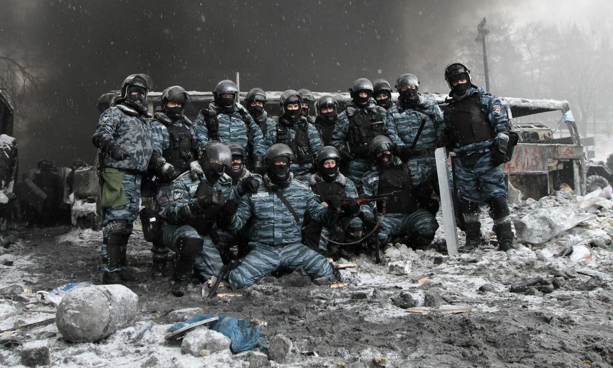 Бійці спецпідрозділу "Беркут" на вулиці Михайла Грушевського в Києві під час Євромайдану. Світлина агенції Reuters