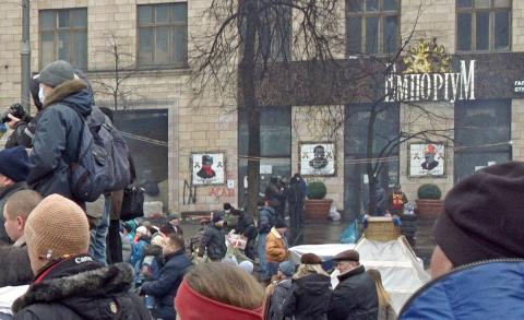 Графіті у часи протистояння на Грушевського. Лютий 2014.