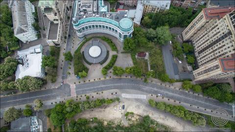 Алея Героїв Небесної Сотні, 4. Каплиця між готелем і входом у метро залишиться як елемент меморіалу героїв