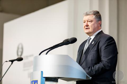 Президент України відкриває виставку творчості учасників Майдану в Мистецькому арсеналі в лютому 2018 року