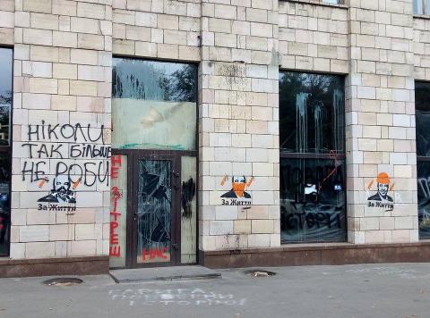 Замість тріумвірату письменників – потрійний політик